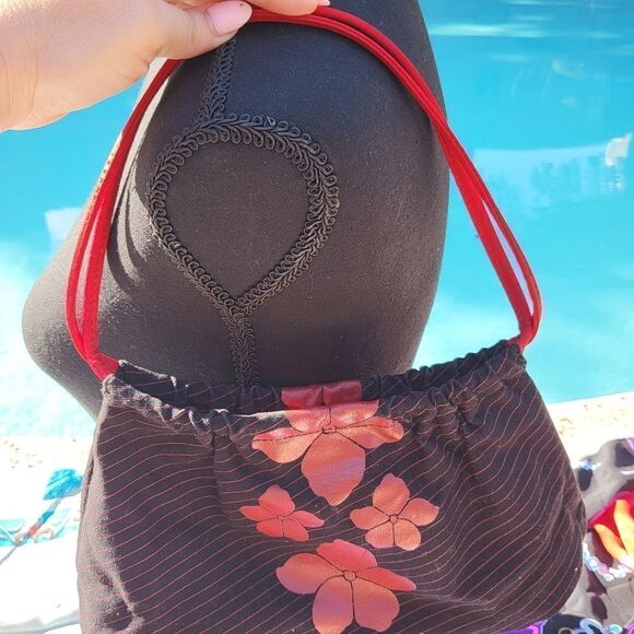 Victoria Secret small red and black floral purse - Picture 6 of 6
